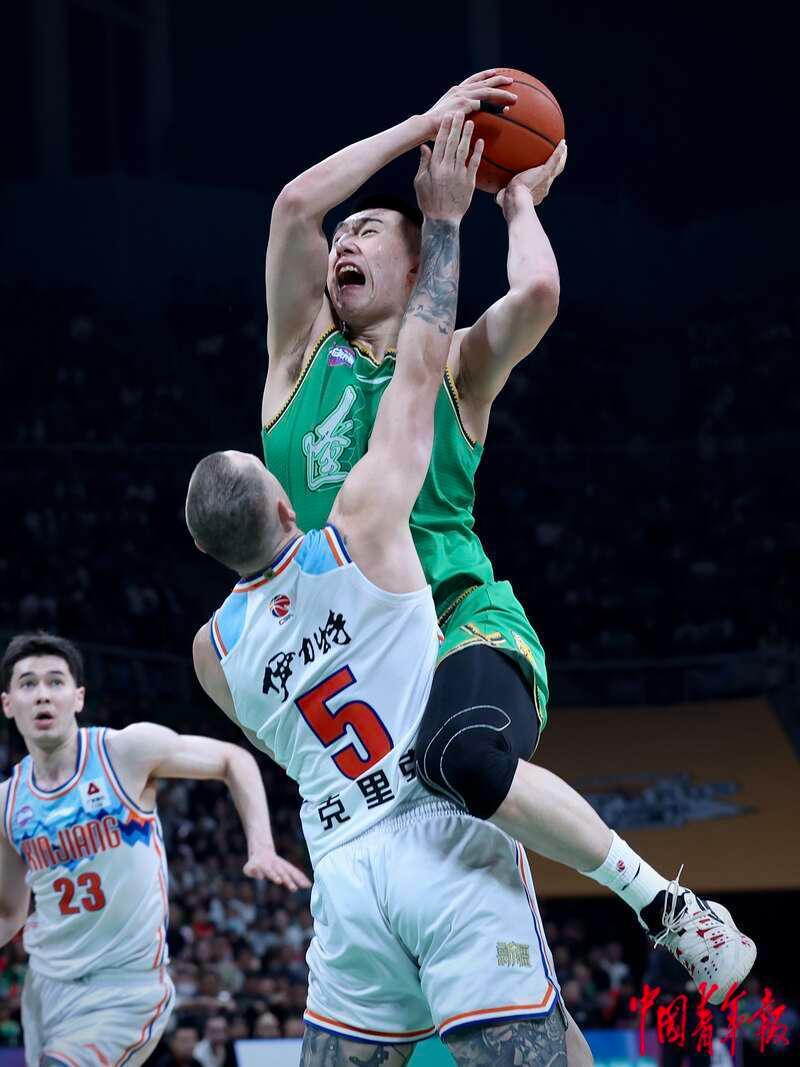 九游官网-TheShy迎来二十赛季出色发挥，IG观众热烈欢呼！比赛高潮迭起的简单介绍