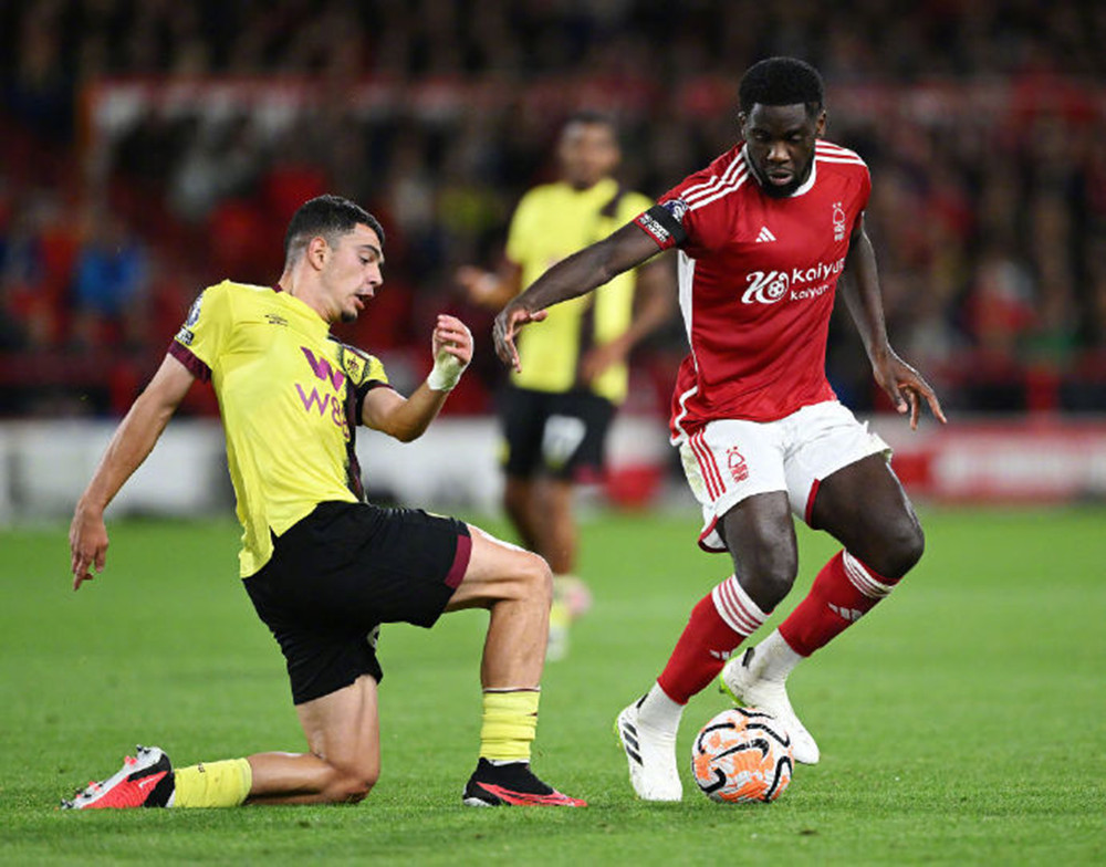 九游娱乐-包含Karsa连续十五场比赛得分超过夺冠，曼联不断突破！赛场气氛高涨的词条